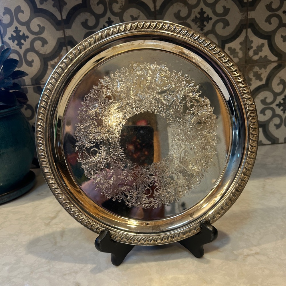 VINTAGE 10" Round Tray "871" International SilverPlate - WM Rogers 1895- EUC